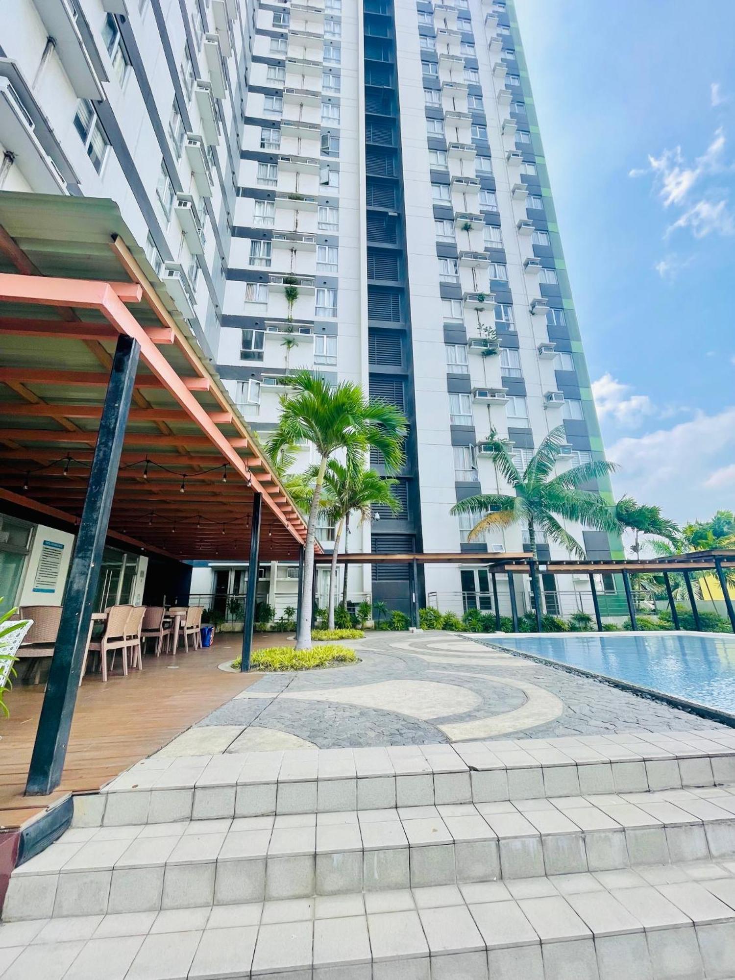 Apartment Cozy W/ Balcony At Centrio Towers Beside Ayala Mall *