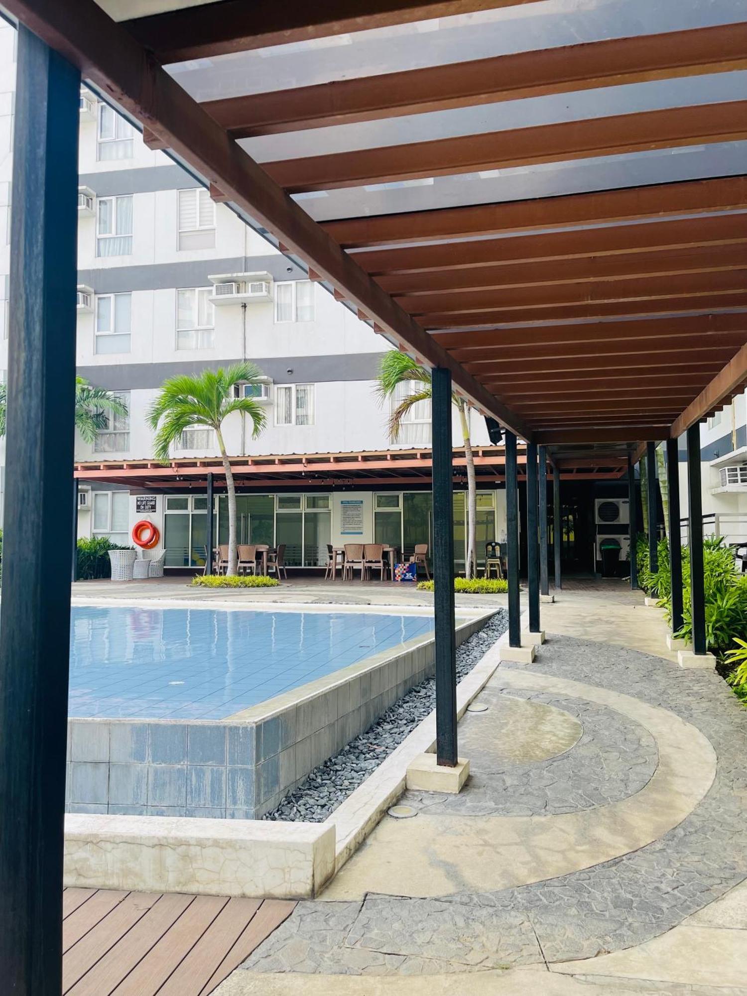 Apartment Cozy W/ Balcony At Centrio Towers Beside Ayala Mall