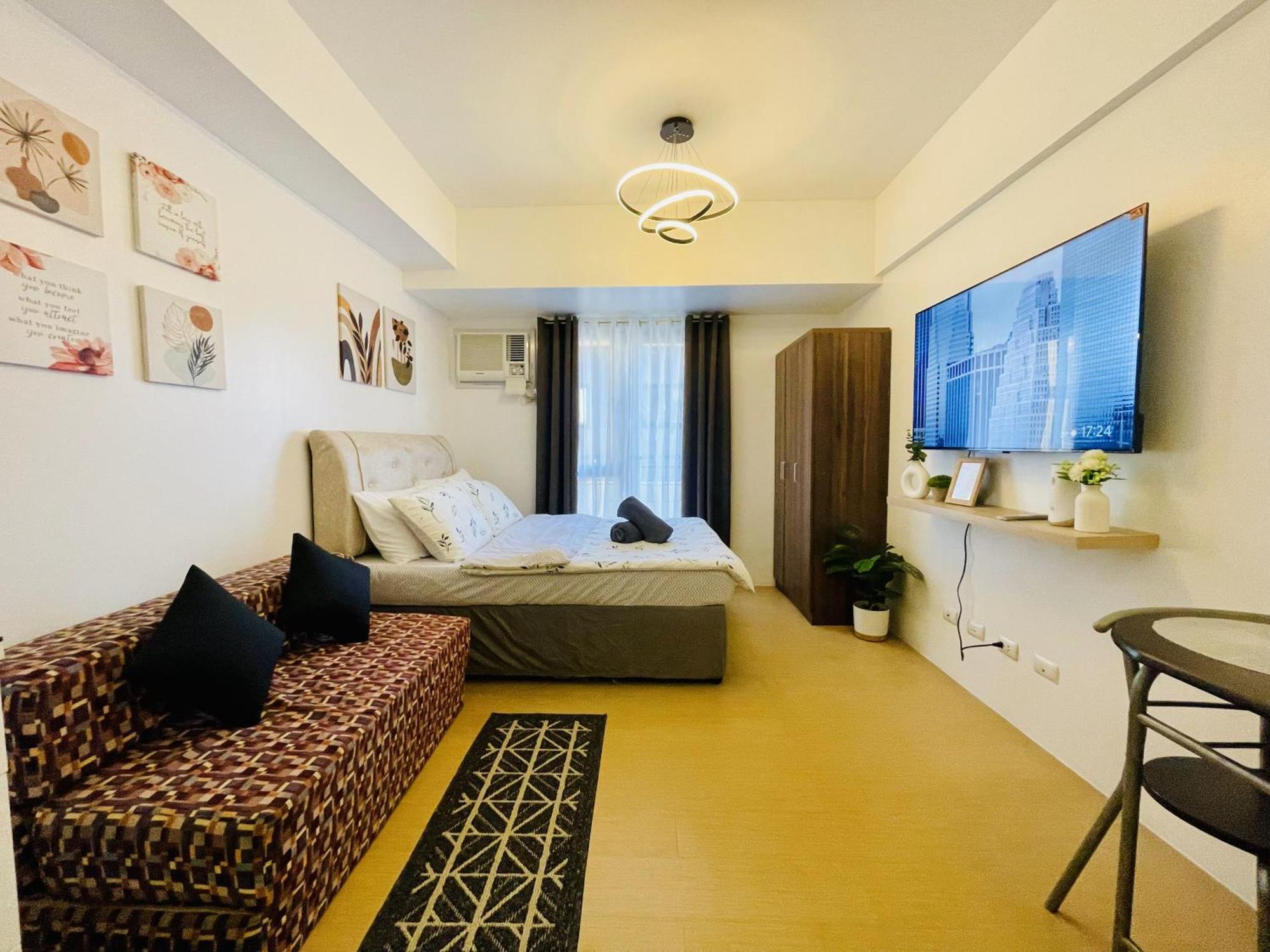 Cozy W/ Balcony At Centrio Towers Beside Ayala Mall * Cagayan de Oro