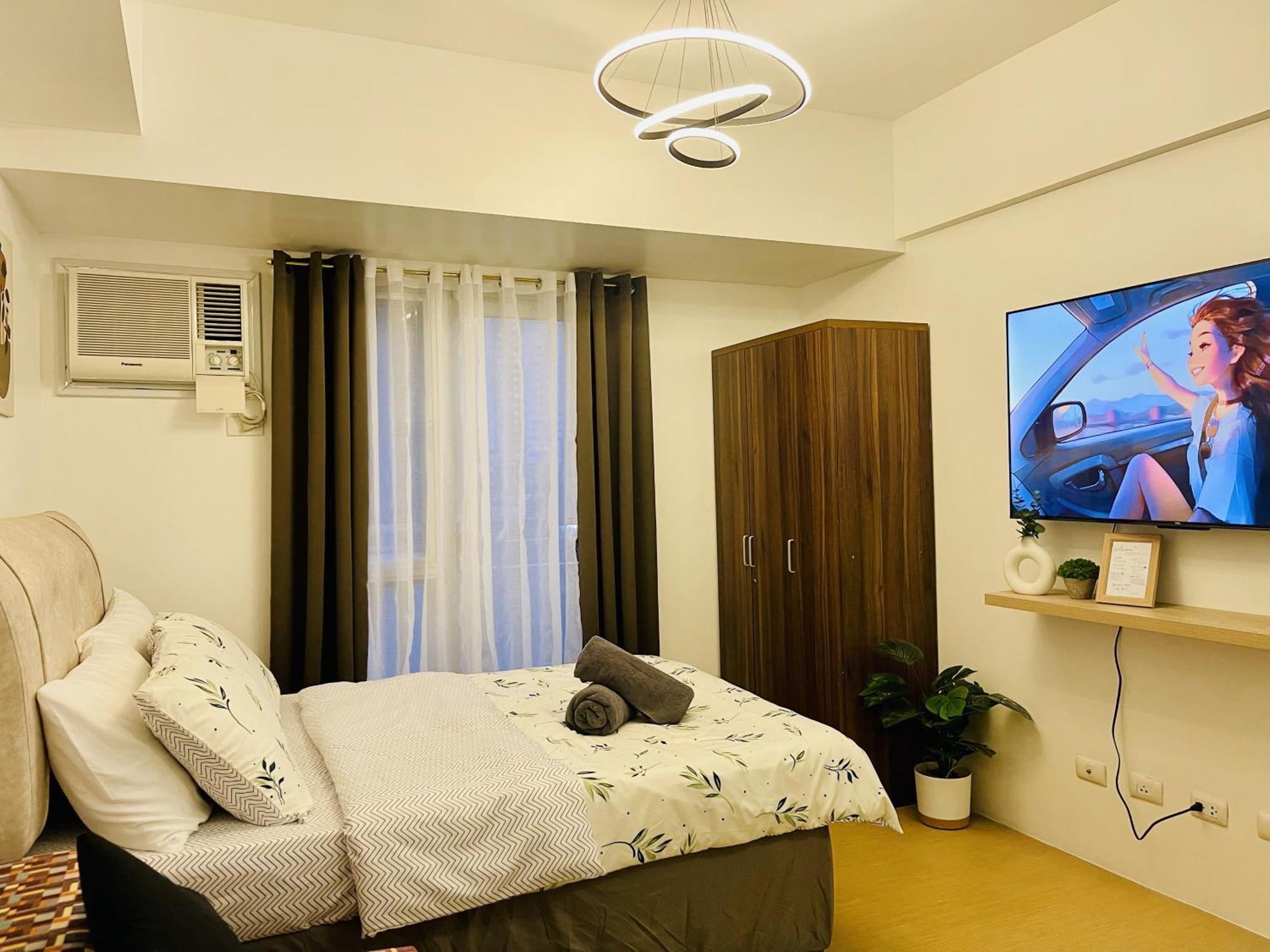 Apartment Cozy W/ Balcony At Centrio Towers Beside Ayala Mall *