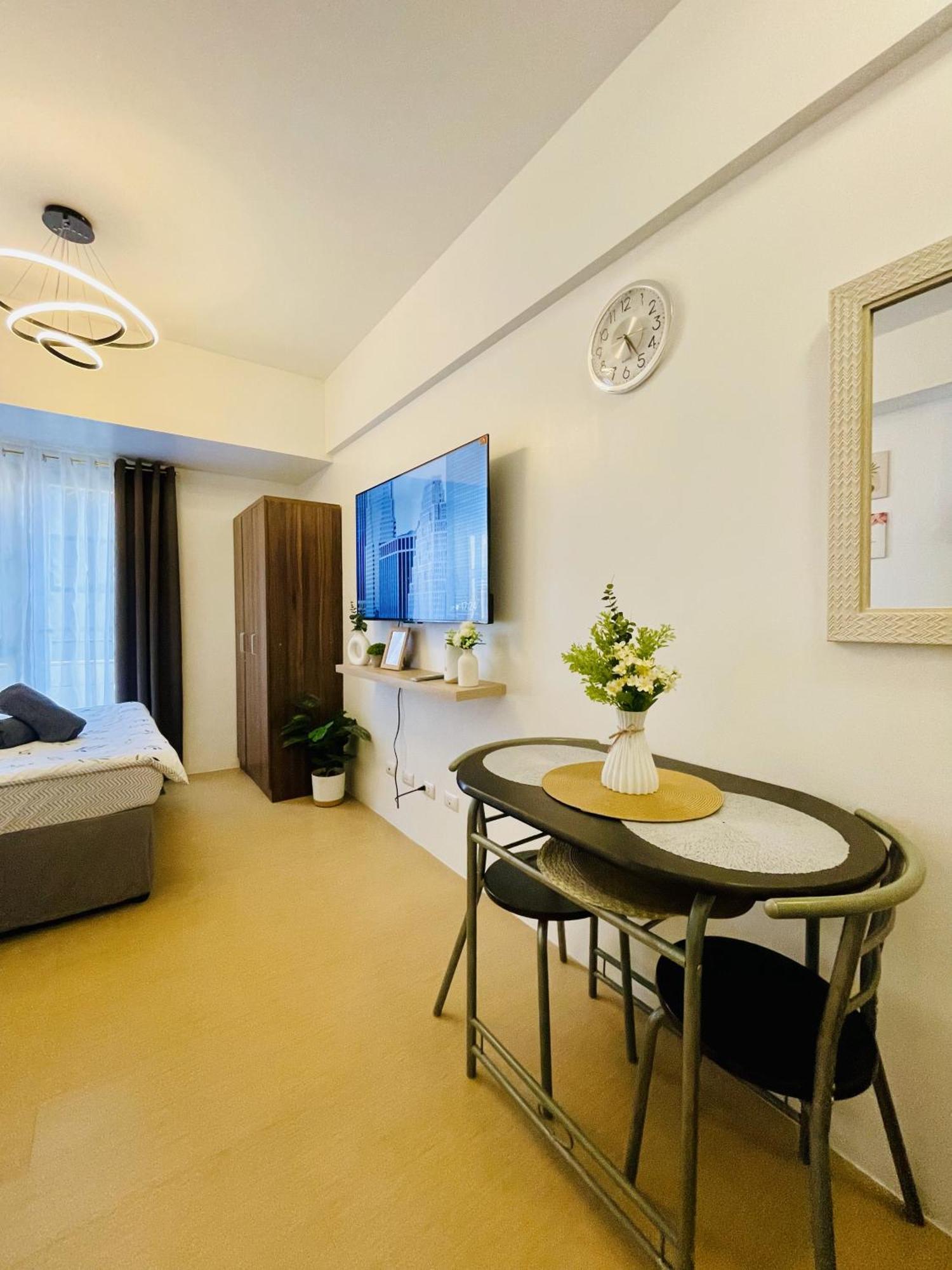 Apartment Cozy W/ Balcony At Centrio Towers Beside Ayala Mall