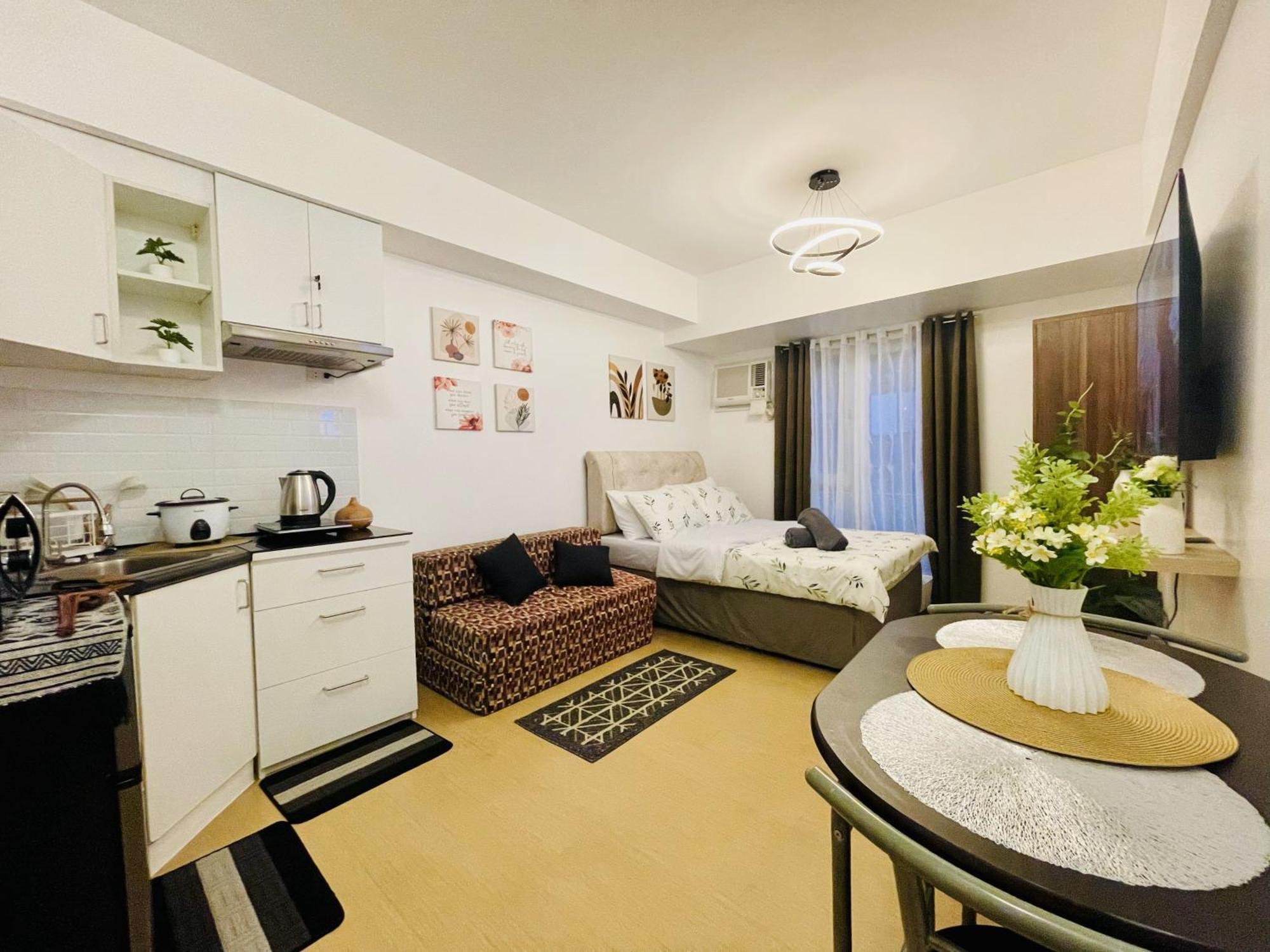 Apartment Cozy W/ Balcony At Centrio Towers Beside Ayala Mall