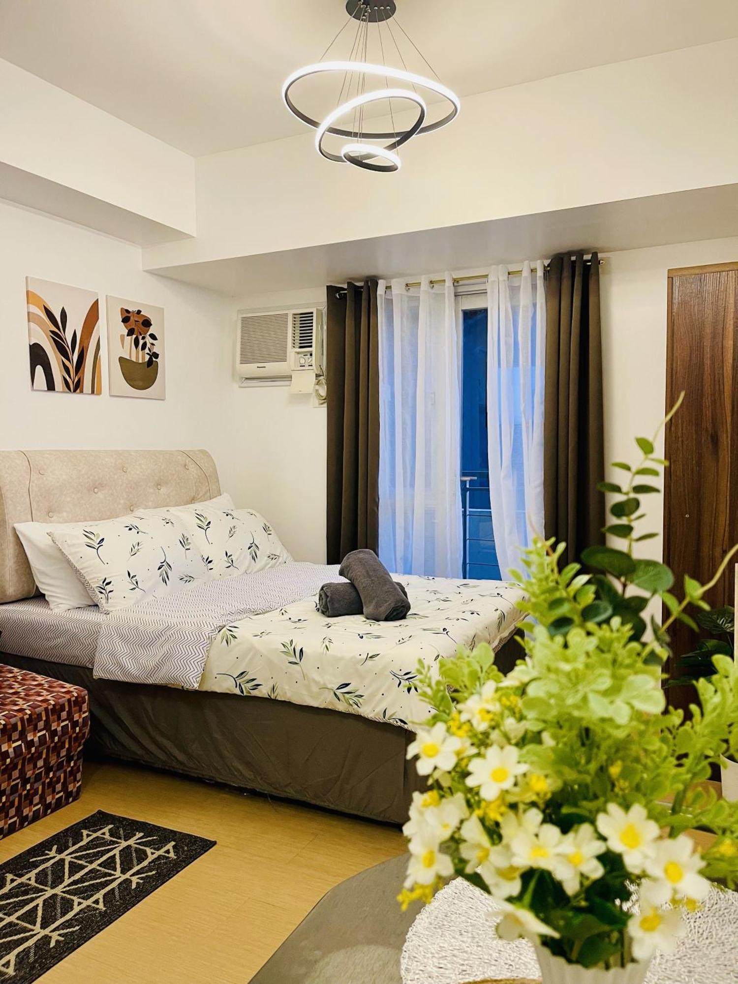 Apartment Cozy W/ Balcony At Centrio Towers Beside Ayala Mall
