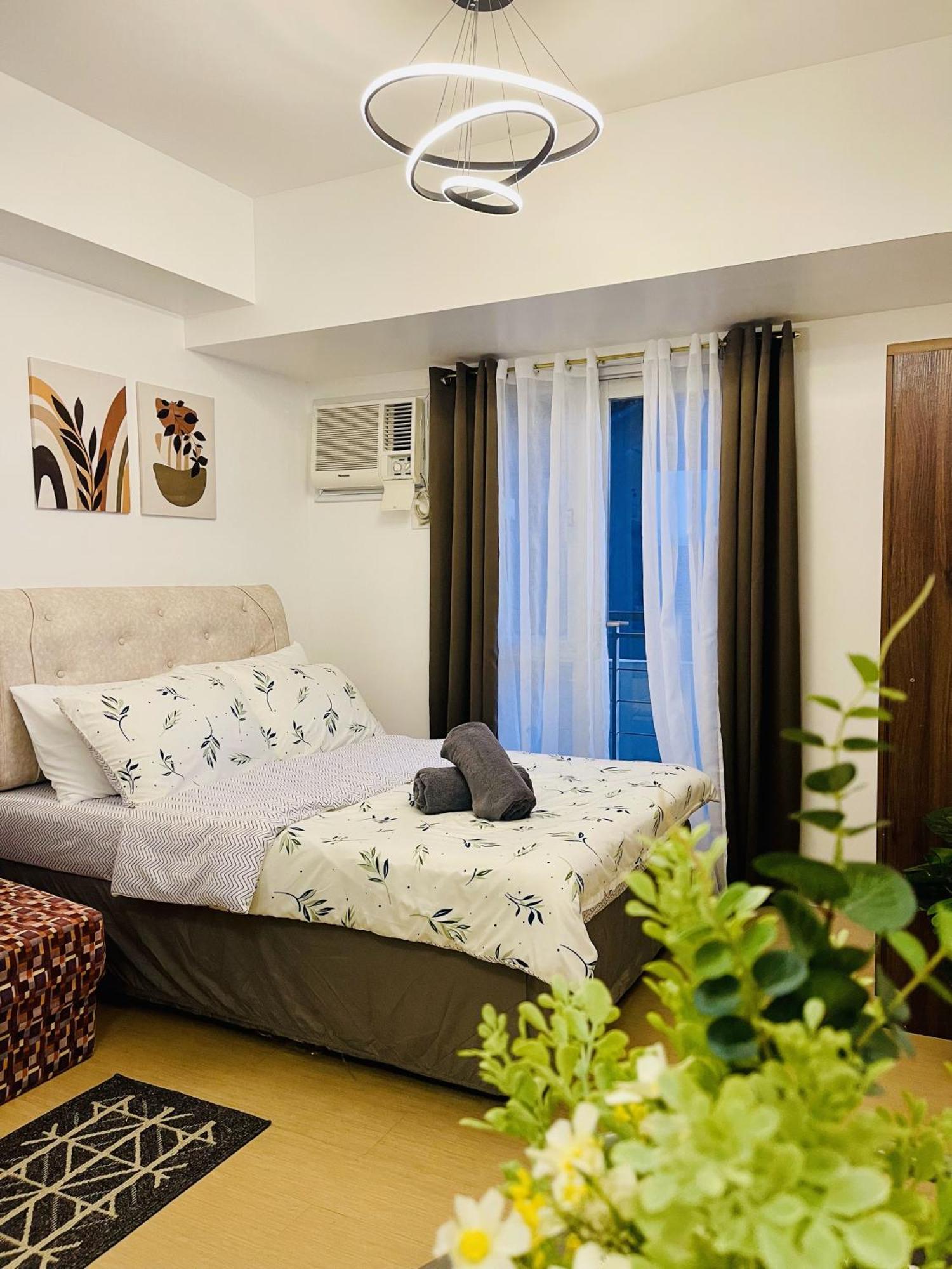 Apartment Cozy W/ Balcony At Centrio Towers Beside Ayala Mall